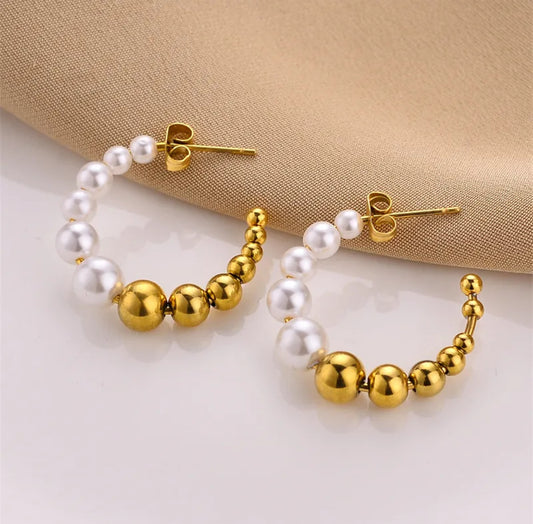 Golden pearls earrings